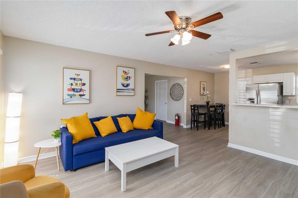 Image 7 of property listing at 204 CIRCLE HILL DRIVE, Brandon, FL 33510