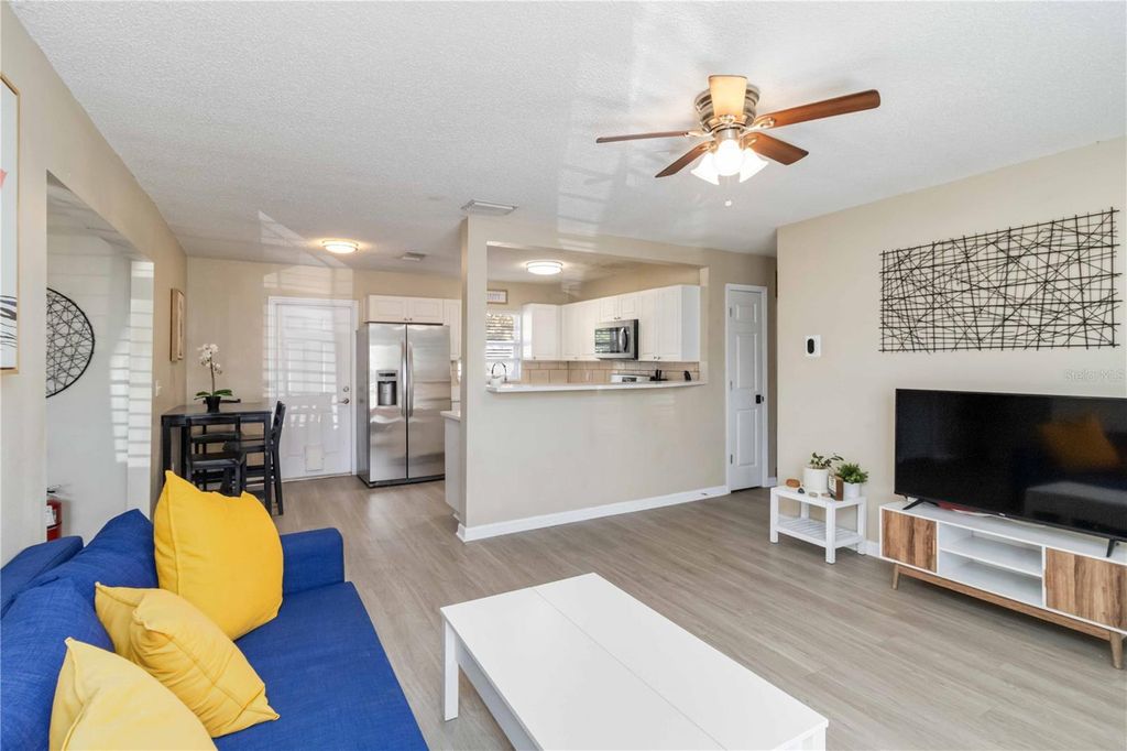 Image 8 of property listing at 204 CIRCLE HILL DRIVE, Brandon, FL 33510