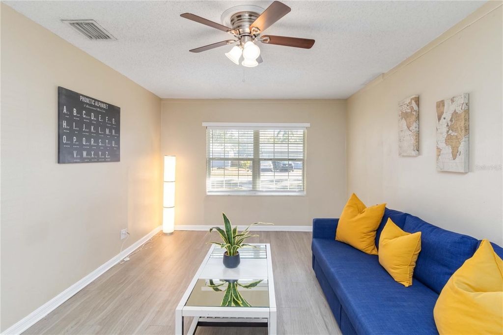 Image 9 of property listing at 204 CIRCLE HILL DRIVE, Brandon, FL 33510