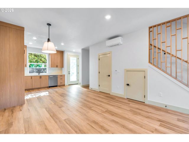 2383 Se 45TH Ave, Portland, OR 97215