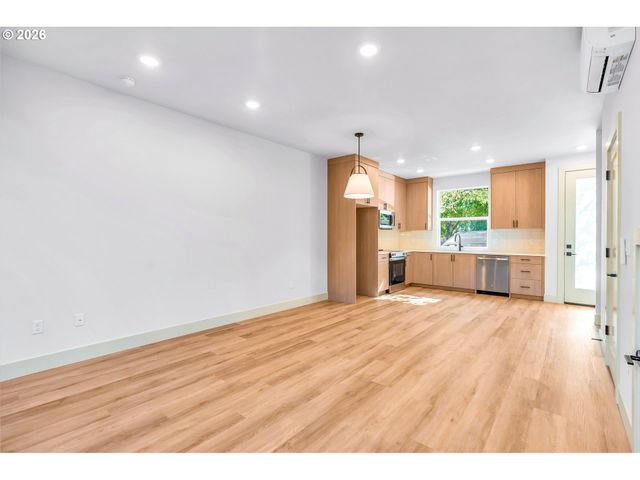 2383 Se 45TH Ave, Portland, OR 97215