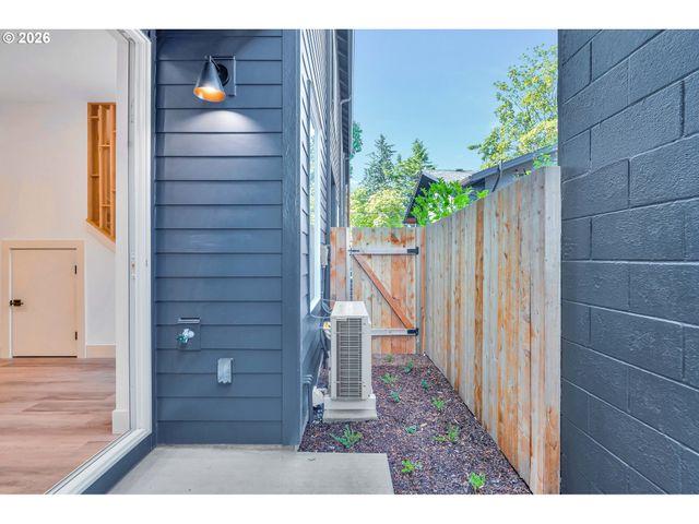 2383 Se 45TH Ave, Portland, OR 97215