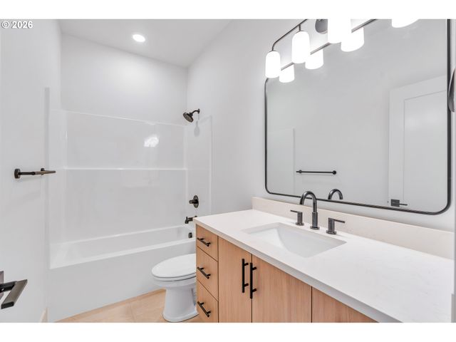 2383 Se 45TH Ave, Portland, OR 97215