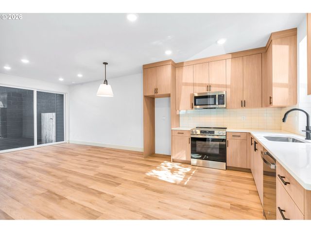 2383 Se 45TH Ave, Portland, OR 97215