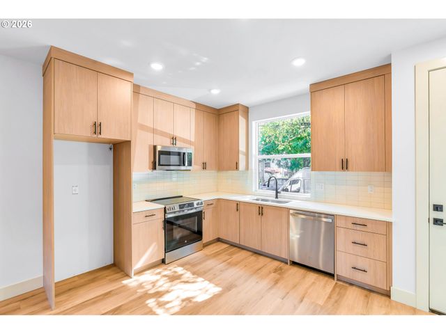 2383 Se 45TH Ave, Portland, OR 97215