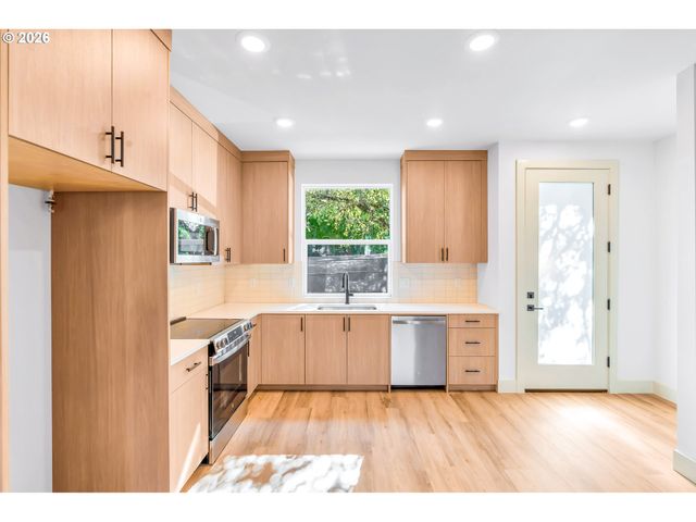 2383 Se 45TH Ave, Portland, OR 97215