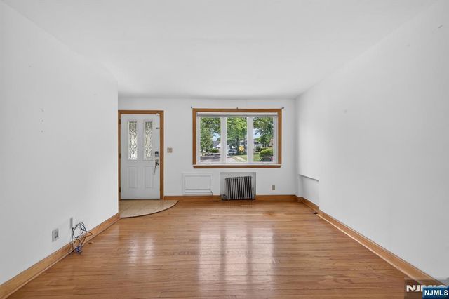 28 Livingston Place, Teaneck, NJ 07666