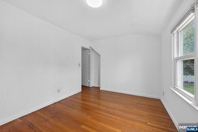 28 Livingston Place, Teaneck, NJ 07666