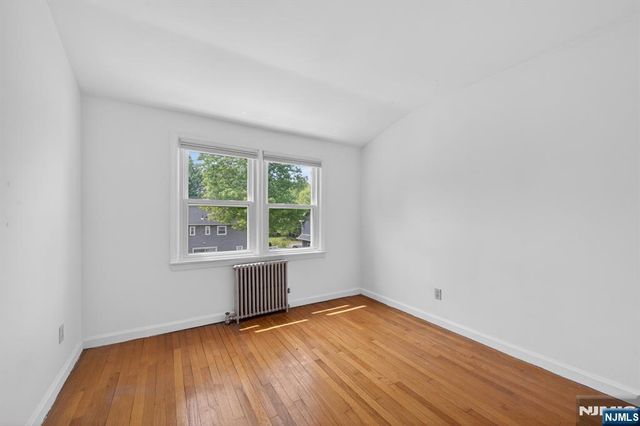 28 Livingston Place, Teaneck, NJ 07666