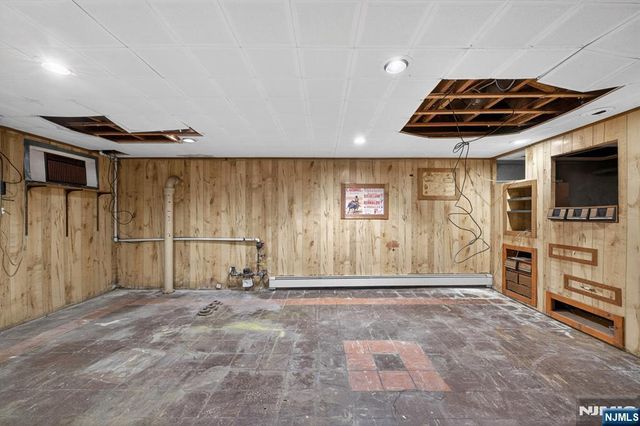 28 Livingston Place, Teaneck, NJ 07666