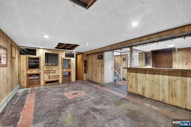 28 Livingston Place, Teaneck, NJ 07666