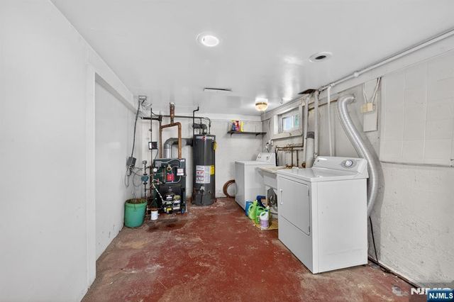 28 Livingston Place, Teaneck, NJ 07666