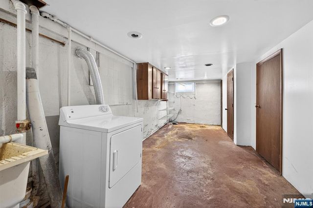 28 Livingston Place, Teaneck, NJ 07666