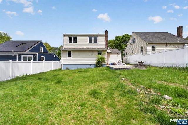 28 Livingston Place, Teaneck, NJ 07666