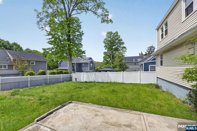 28 Livingston Place, Teaneck, NJ 07666