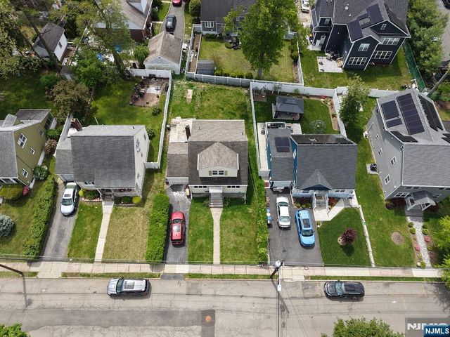 28 Livingston Place, Teaneck, NJ 07666