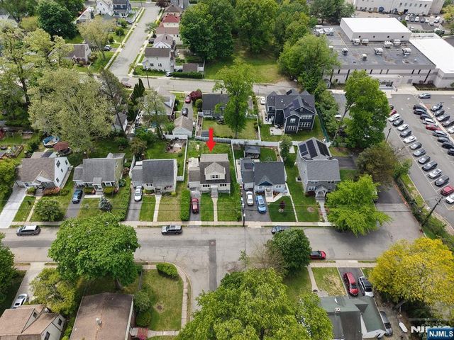 28 Livingston Place, Teaneck, NJ 07666