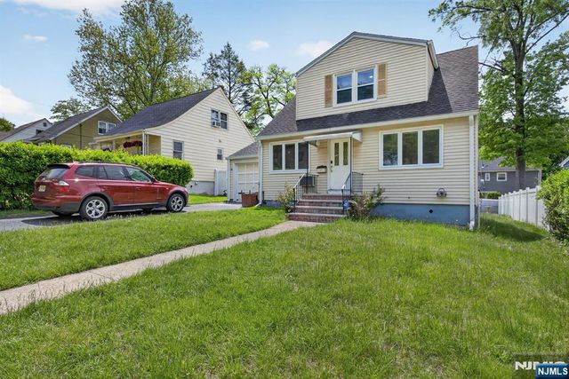 28 Livingston Place, Teaneck, NJ 07666