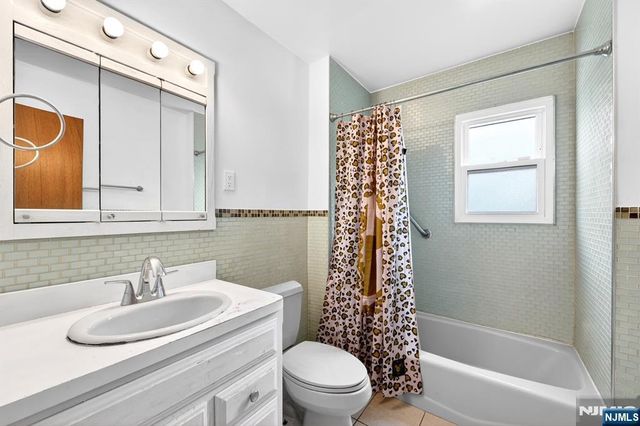 28 Livingston Place, Teaneck, NJ 07666