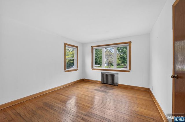 28 Livingston Place, Teaneck, NJ 07666