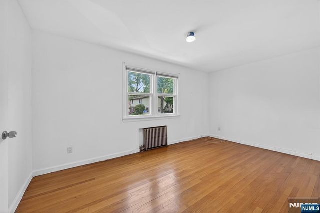 28 Livingston Place, Teaneck, NJ 07666