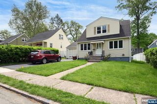 28 Livingston Place, Teaneck, NJ 07666