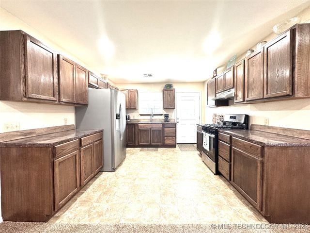 419124 E 1144 Road, Checotah, OK 74426