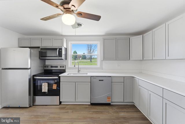 1505 LOOP RD, Gerrardstown, WV 25420