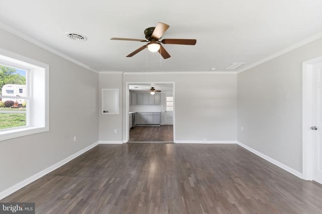 1505 LOOP RD, Gerrardstown, WV 25420