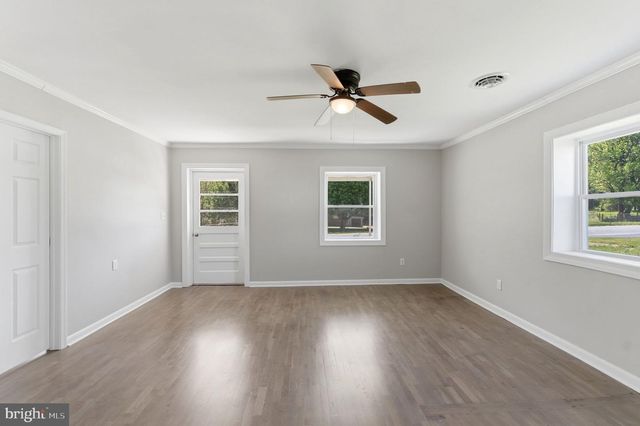 1505 LOOP RD, Gerrardstown, WV 25420