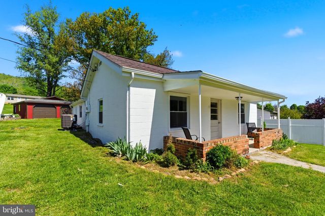1505 LOOP RD, Gerrardstown, WV 25420