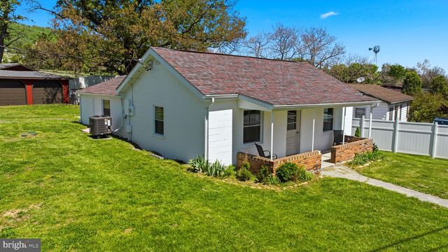 1505 LOOP RD, Gerrardstown, WV 25420