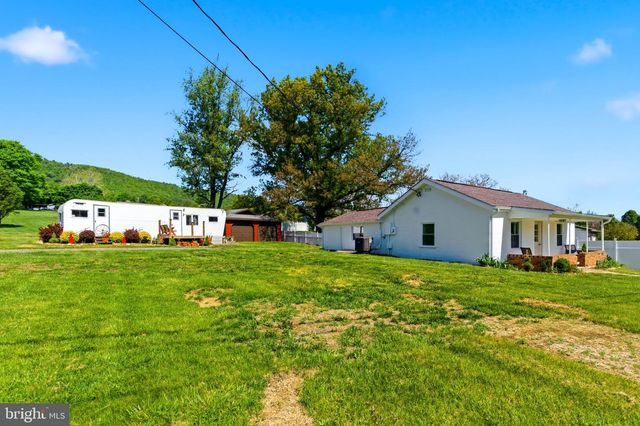 1505 LOOP RD, Gerrardstown, WV 25420