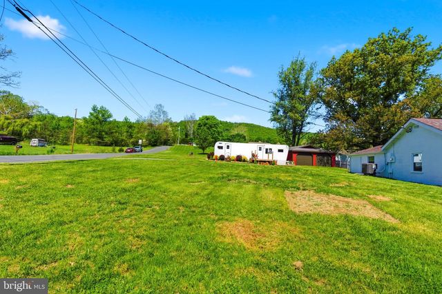 1505 LOOP RD, Gerrardstown, WV 25420