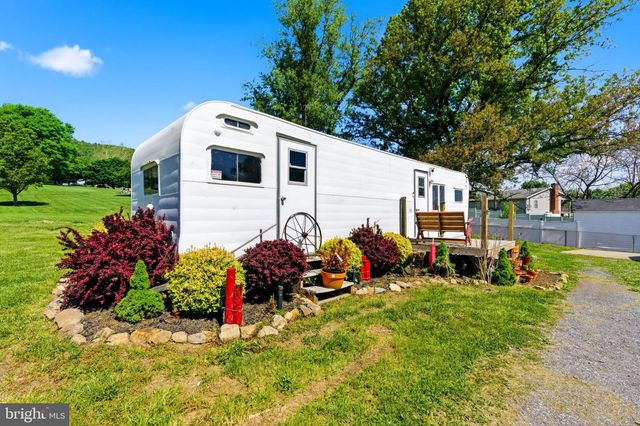 1505 LOOP RD, Gerrardstown, WV 25420
