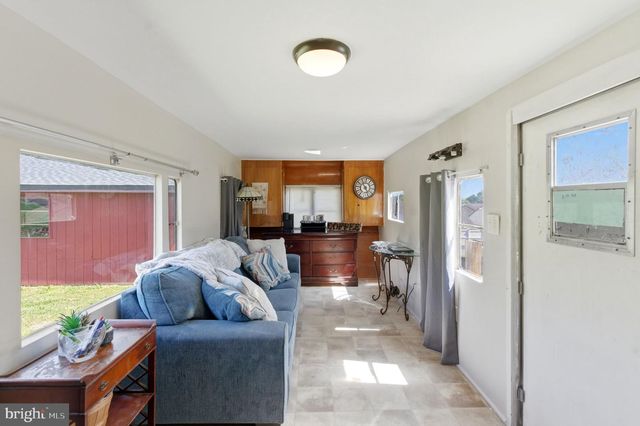 1505 LOOP RD, Gerrardstown, WV 25420
