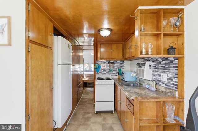 1505 LOOP RD, Gerrardstown, WV 25420