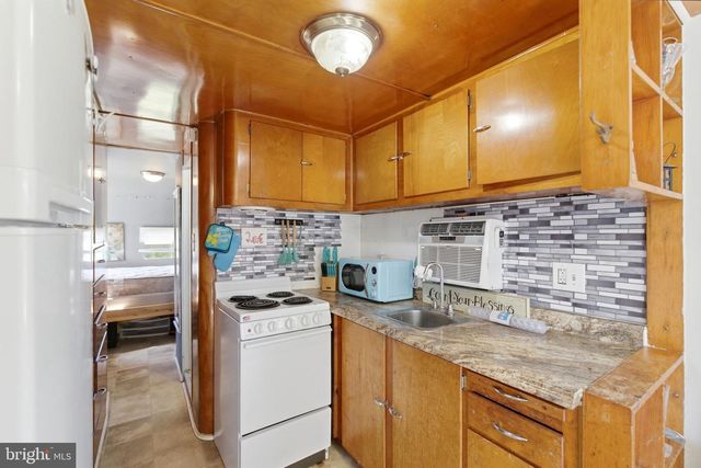 1505 LOOP RD, Gerrardstown, WV 25420