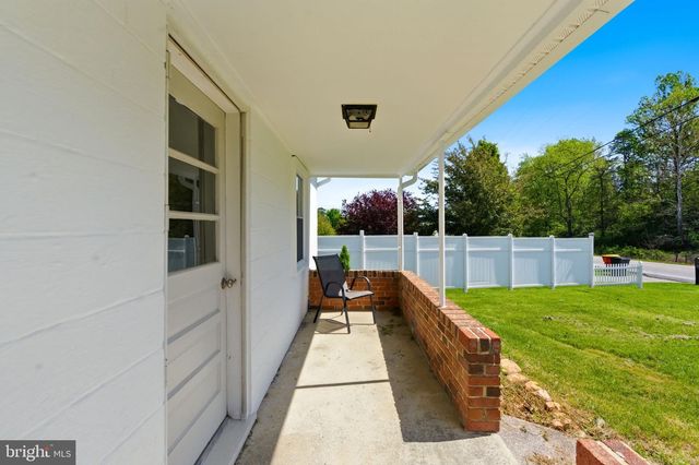 1505 LOOP RD, Gerrardstown, WV 25420
