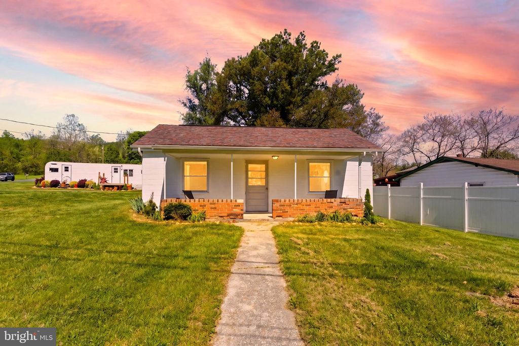 1505 LOOP RD, Gerrardstown, WV 25420