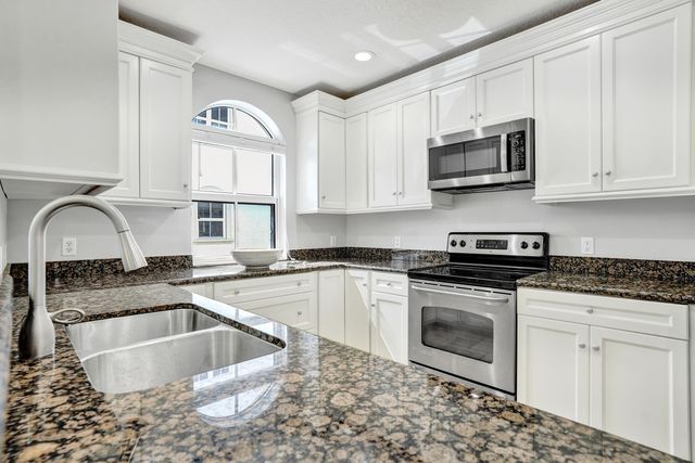 835 NE 16th Terrace, Fort Lauderdale, FL 33304