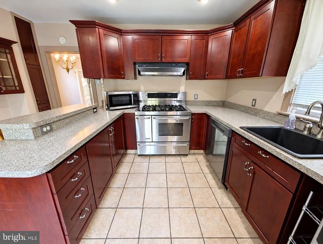 419 ELM AVE, Riverton, NJ 08077