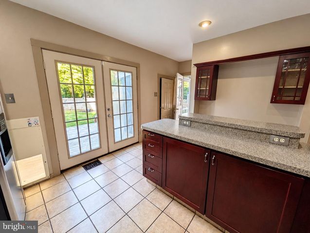 419 ELM AVE, Riverton, NJ 08077