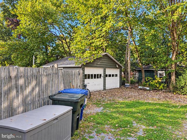 419 ELM AVE, Riverton, NJ 08077