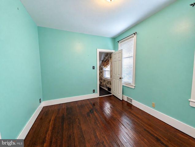 419 ELM AVE, Riverton, NJ 08077