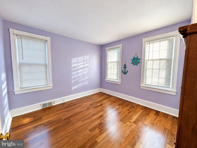 419 ELM AVE, Riverton, NJ 08077