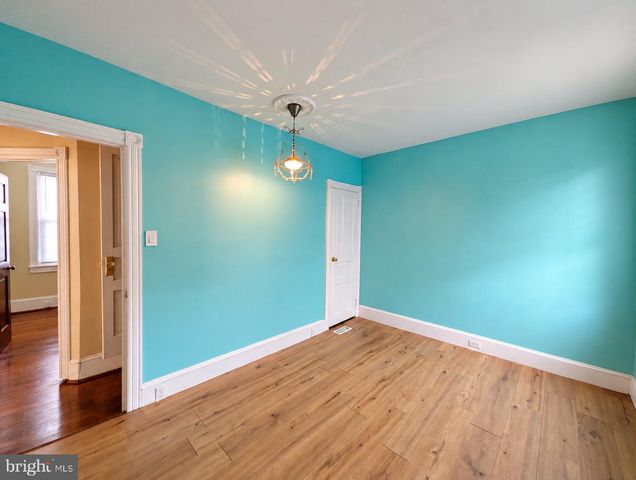 419 ELM AVE, Riverton, NJ 08077