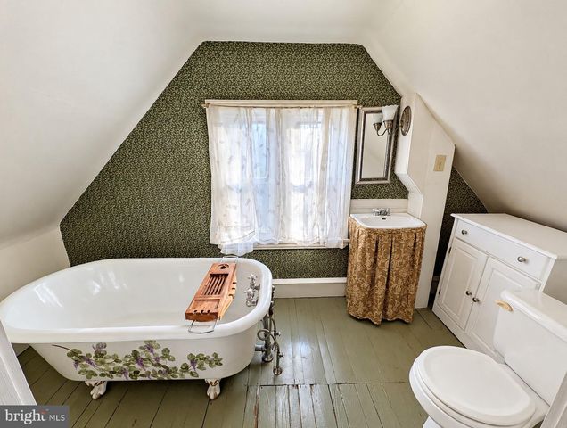 419 ELM AVE, Riverton, NJ 08077