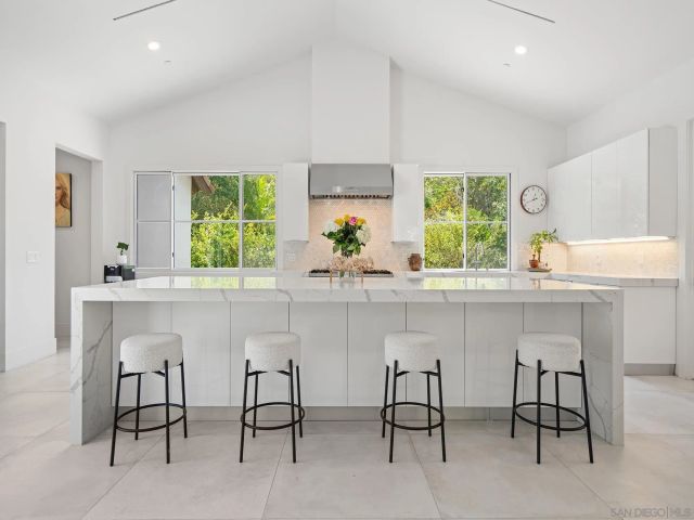 16947 AVENIDA LUIS, Rancho Santa Fe, CA 92067