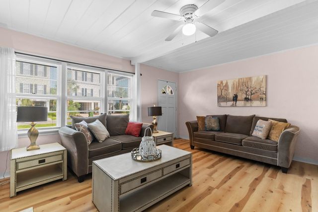 114 Pinewood Dr. N, Surfside Beach, SC 29575